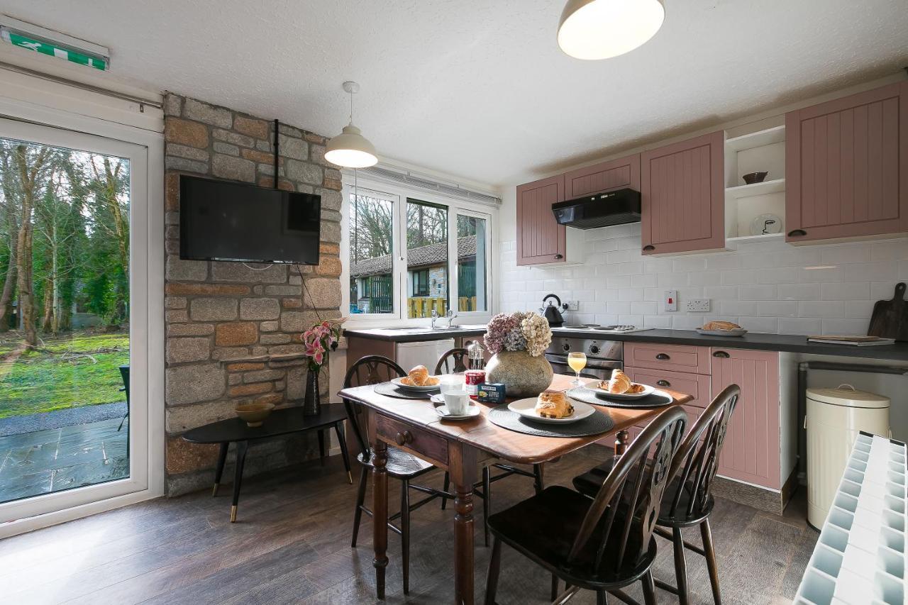 Cosy Woodland Home Uny Lelant ภายนอก รูปภาพ