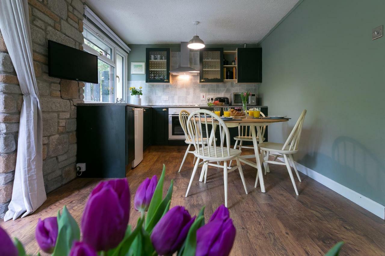Cosy Woodland Home Uny Lelant ภายนอก รูปภาพ