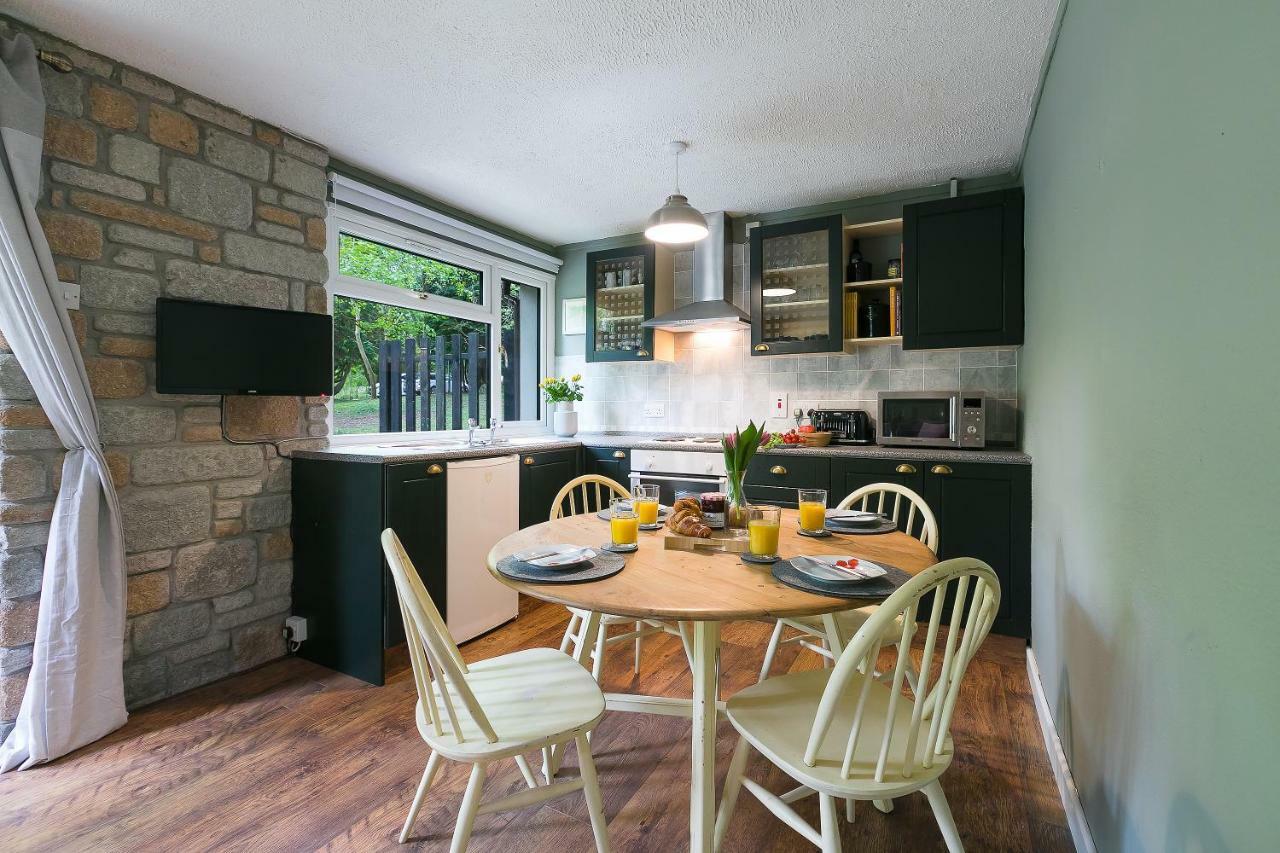 Cosy Woodland Home Uny Lelant ภายนอก รูปภาพ